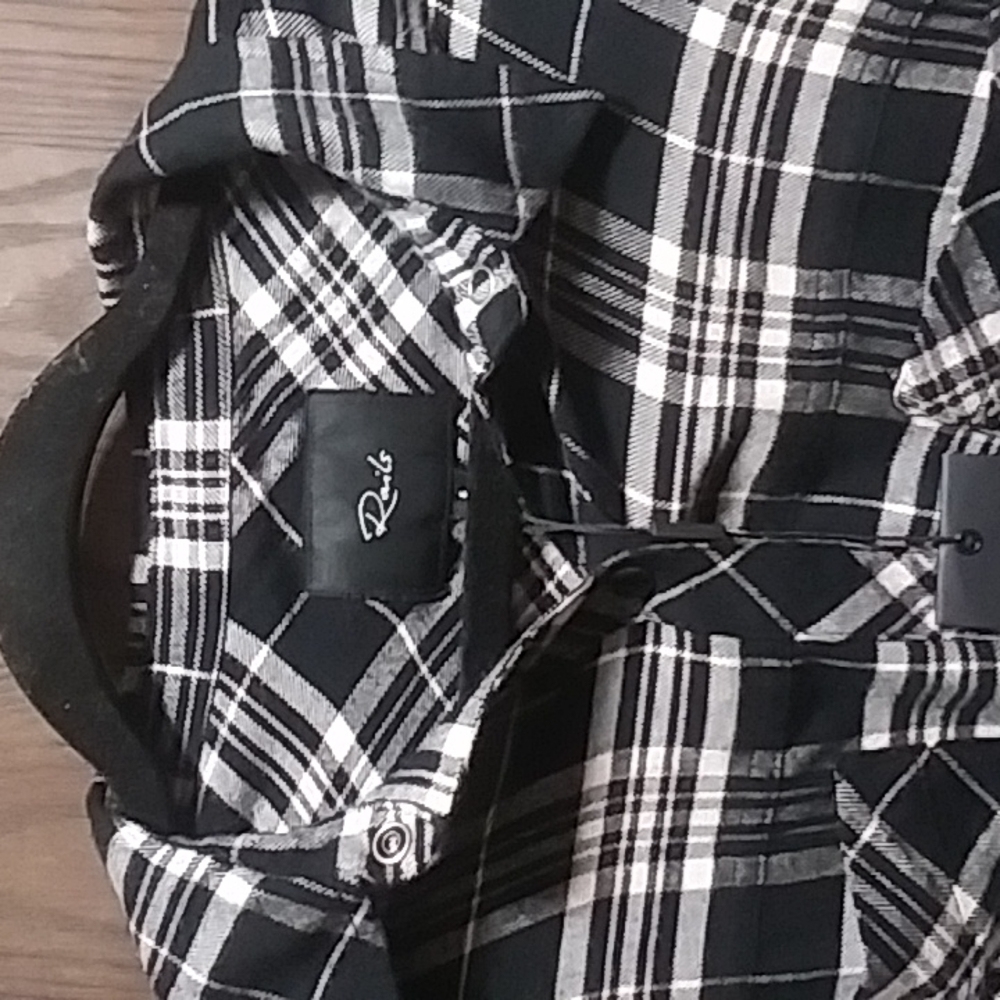 NWT Rails Leo Button down In Onyx Peach - Picture 7 of 13